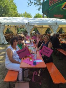 Traditionelles gemeinsamees Mittagessen bim Bellemer Musikfest